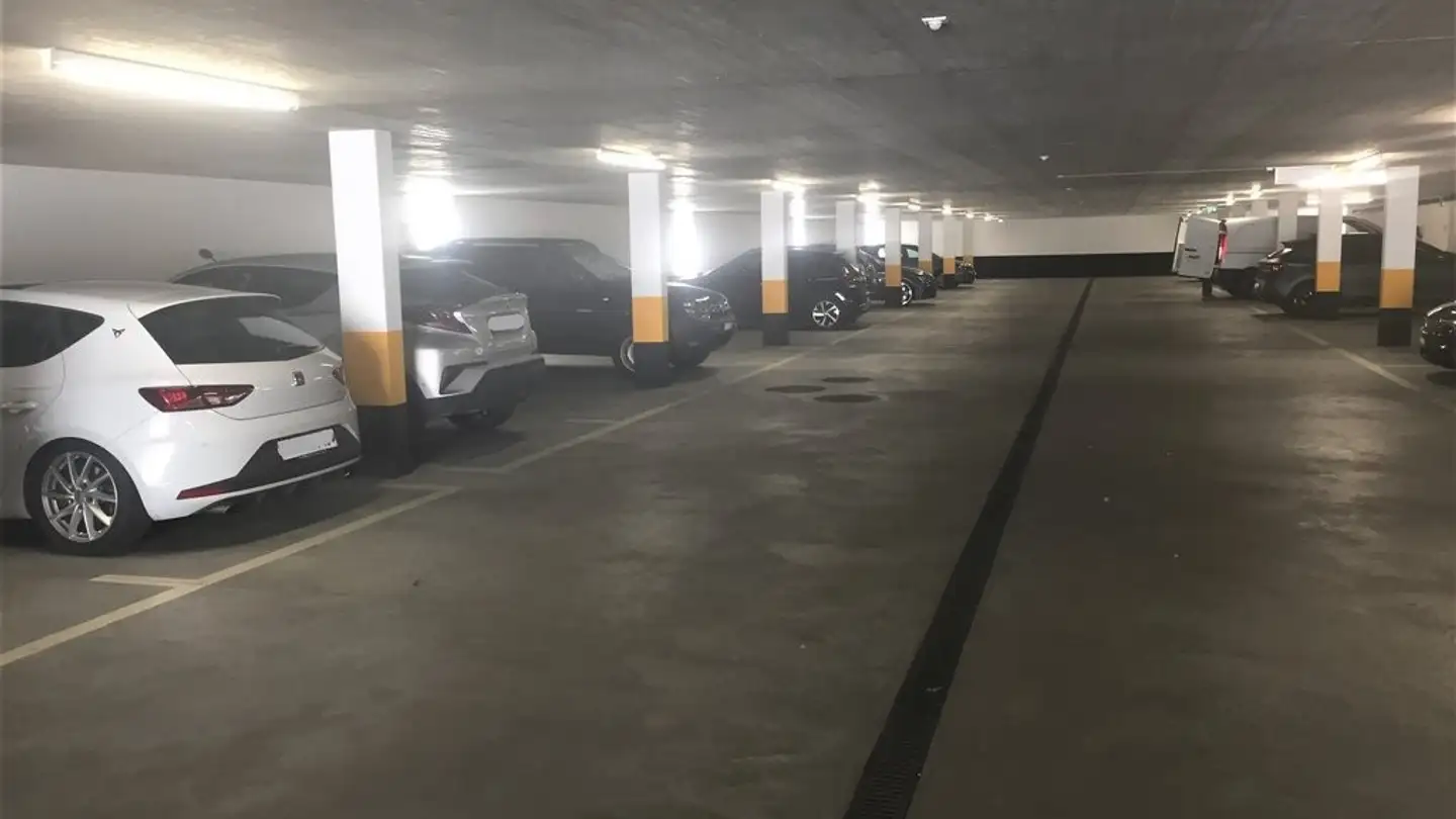 Garage individuel à louer - Via Cantonale 15, 6532 Castione - Photo 2