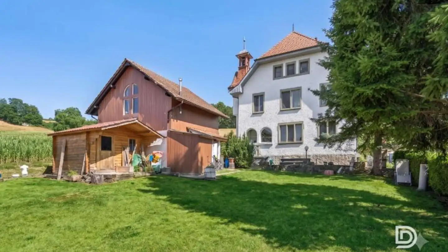 Residential building for sale - 1675 Vauderens