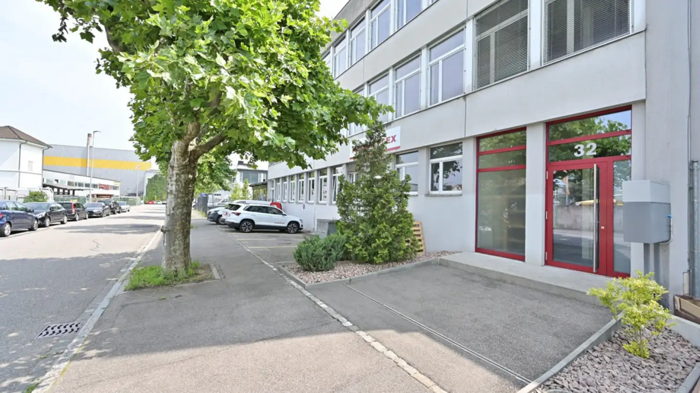 Commercial à louer - Frohburgerstrasse 32, 4132 Muttenz