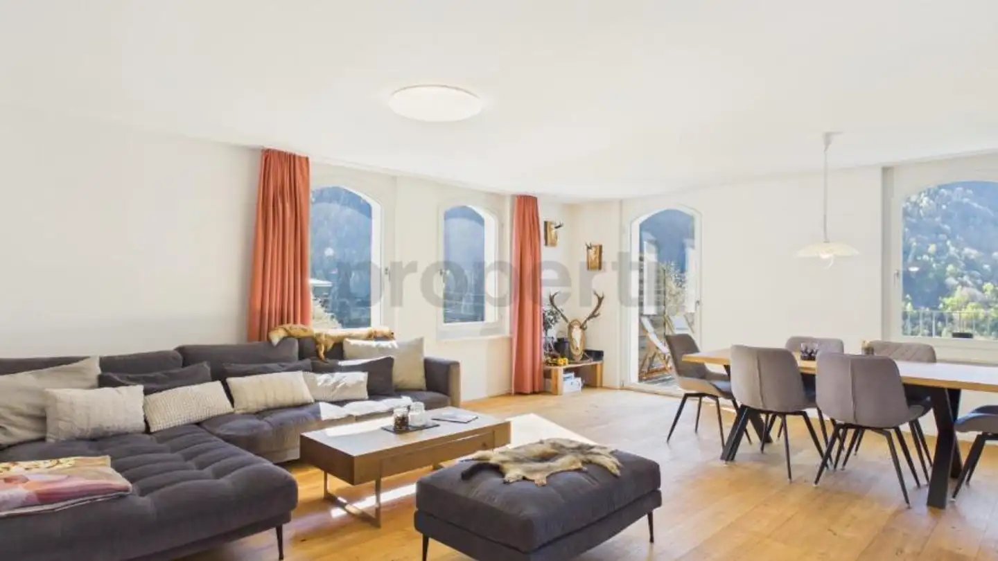 Appartement à vendre - 7172 Rabius