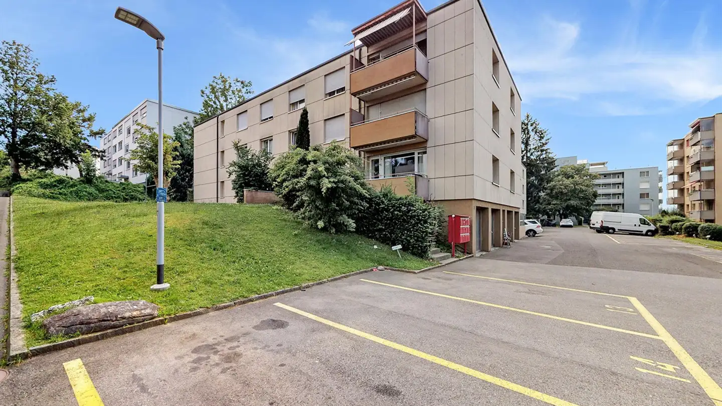 Place de parking extérieure à louer - Unterriedenstrasse 39, 5412 Gebenstorf
