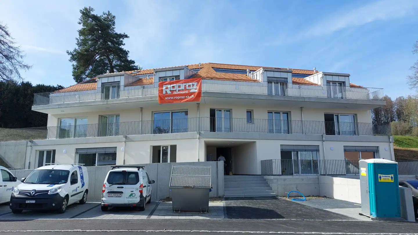 Place de parking extérieure à louer - Rue Du Village 27, 1081 Montpreveyres