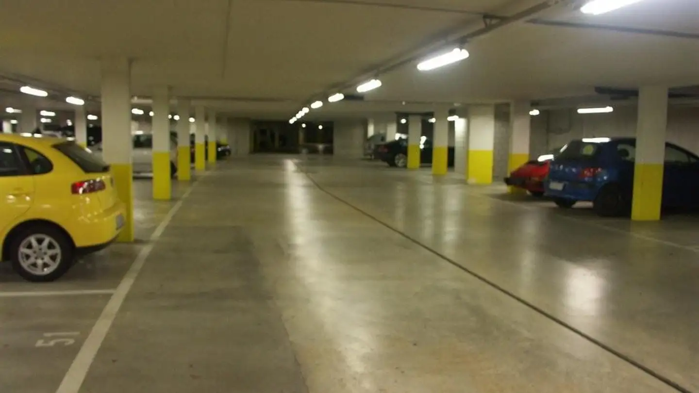 Tiefgaragenstellplatz mieten - Sommerhaldenstrasse 6, 5405 Dättwil AG