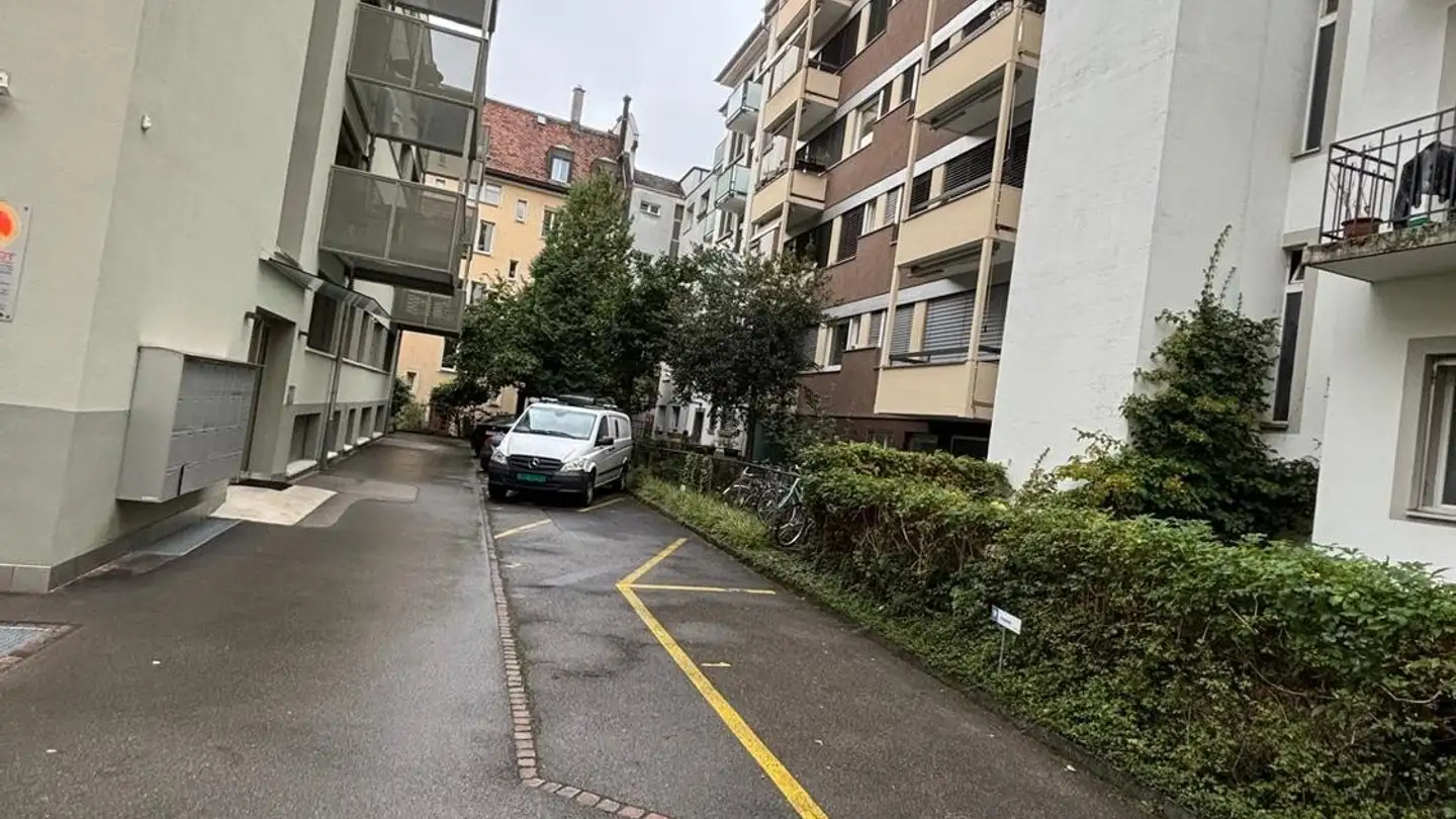 Place de parking extérieure à louer - Rotachstrasse 20, 8003 Zürich