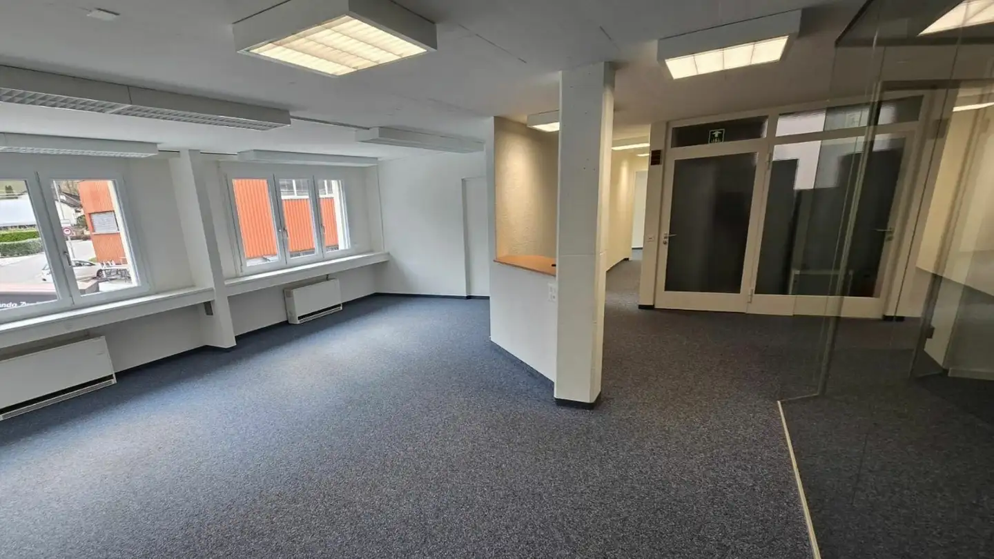 Grand magasin à louer - Steineggstrasse 32, 8852 Altendorf