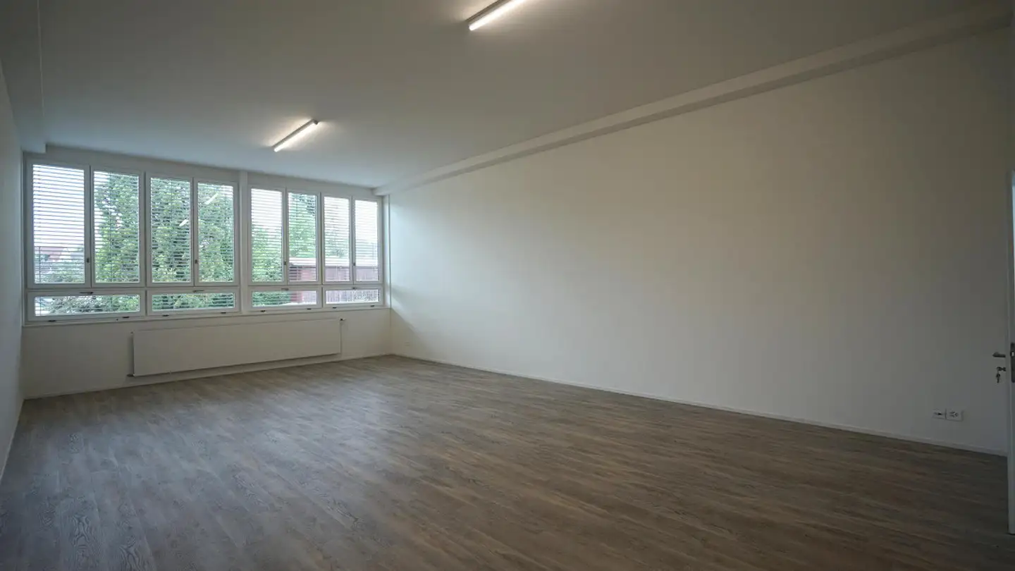Commercial for rent - Bertschikerstrasse 2, 8620 Wetzikon ZH - Photo 2