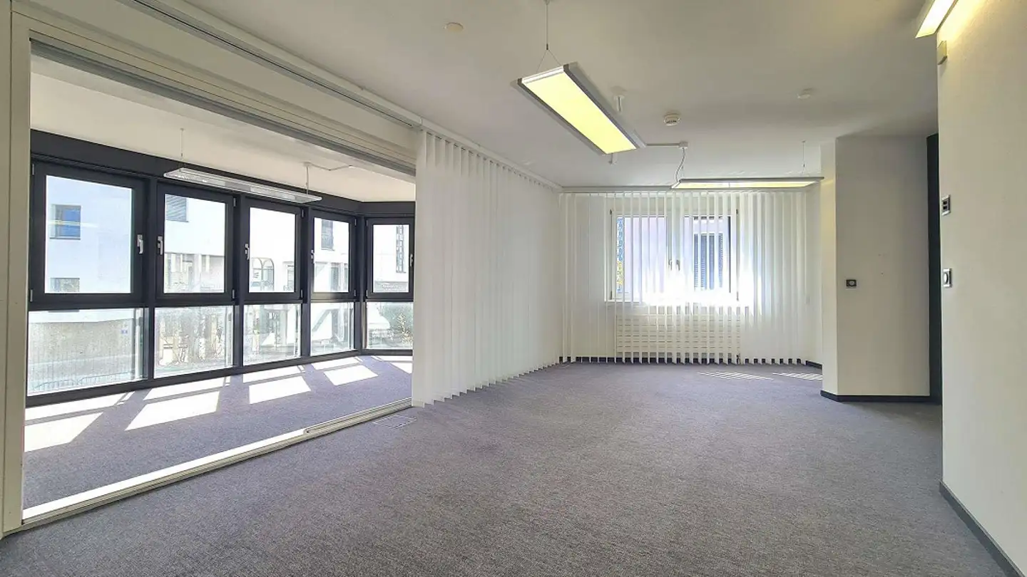 Office space for rent - 8212 Neuhausen am Rheinfall - Photo 2
