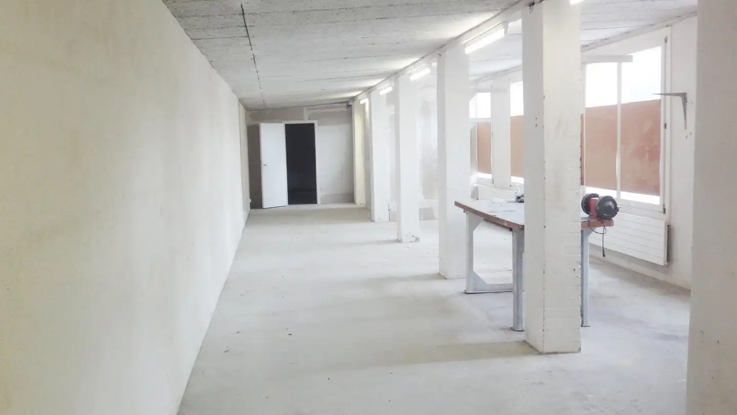 Commercial à louer - Rue De Boujean / Bözingenstrasse 146, 2504 Biel/Bienne