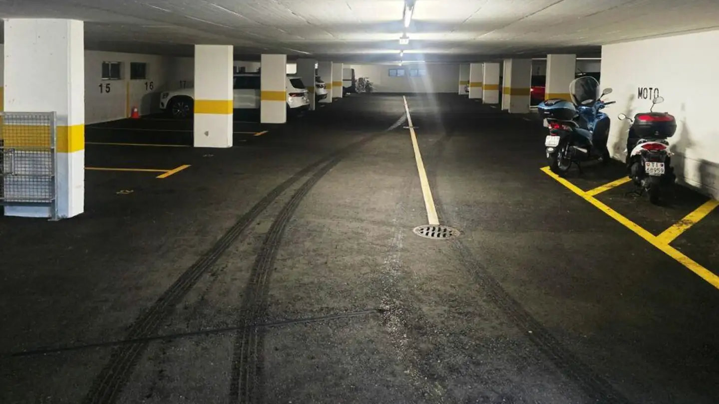 Place de parking souterraine à louer - Strada Della Brima, 6612 Ascona