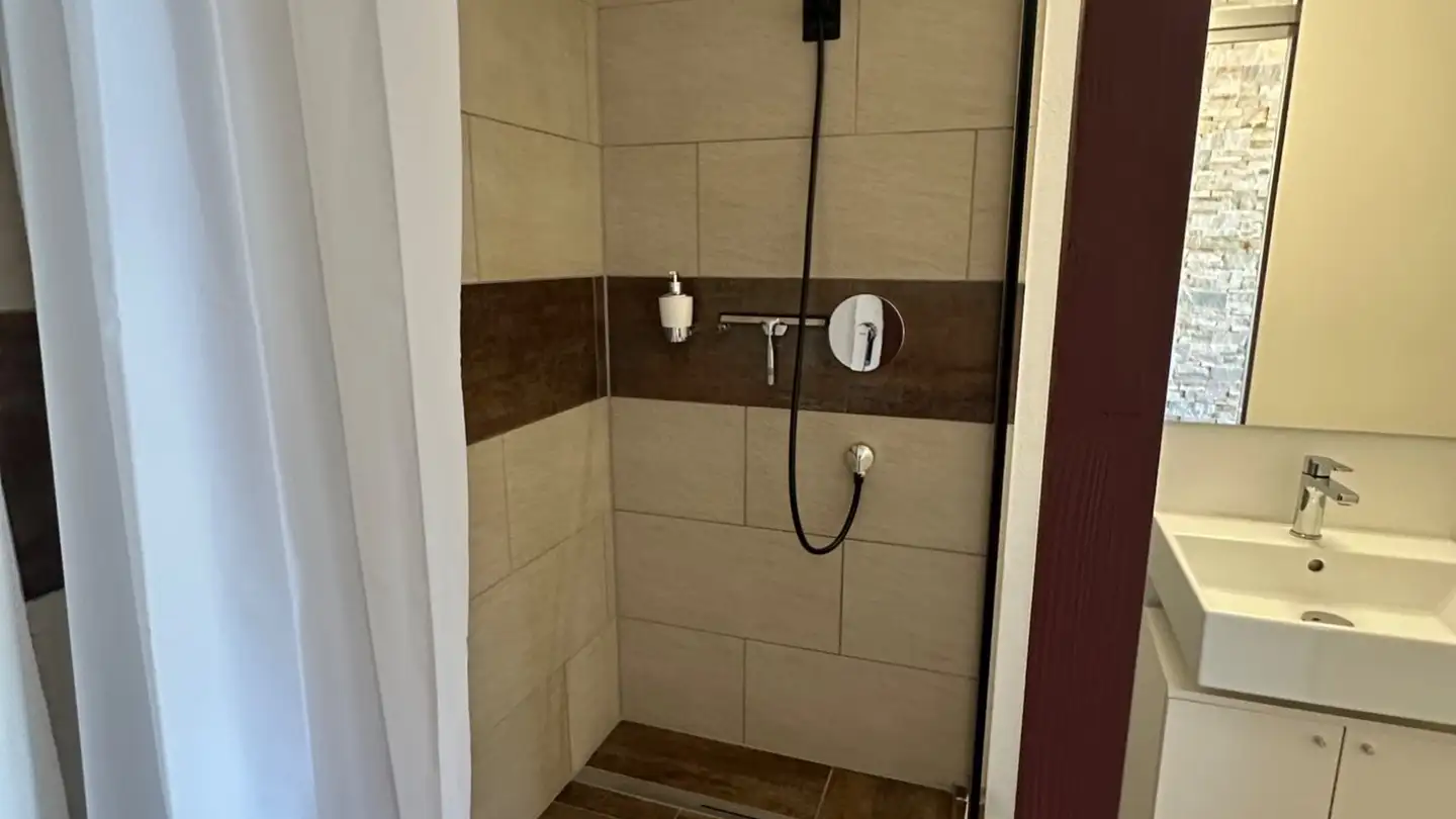 Chambre à louer - Zürcherstrasse 7, 8102 Oberengstringen - Photo 2