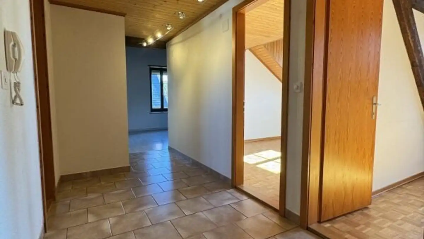 Attique à louer - Chemin Albert-Anker / Albert-Anker-Weg 3, 2502 Biel/Bienne - Photo 3