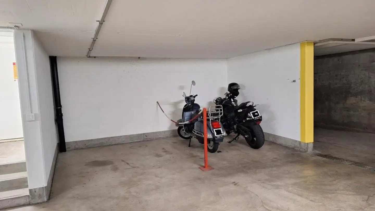 Place de parking intérieure pour moto à louer - Bläuenstrasse 8, 5018 Erlinsbach - Photo 3