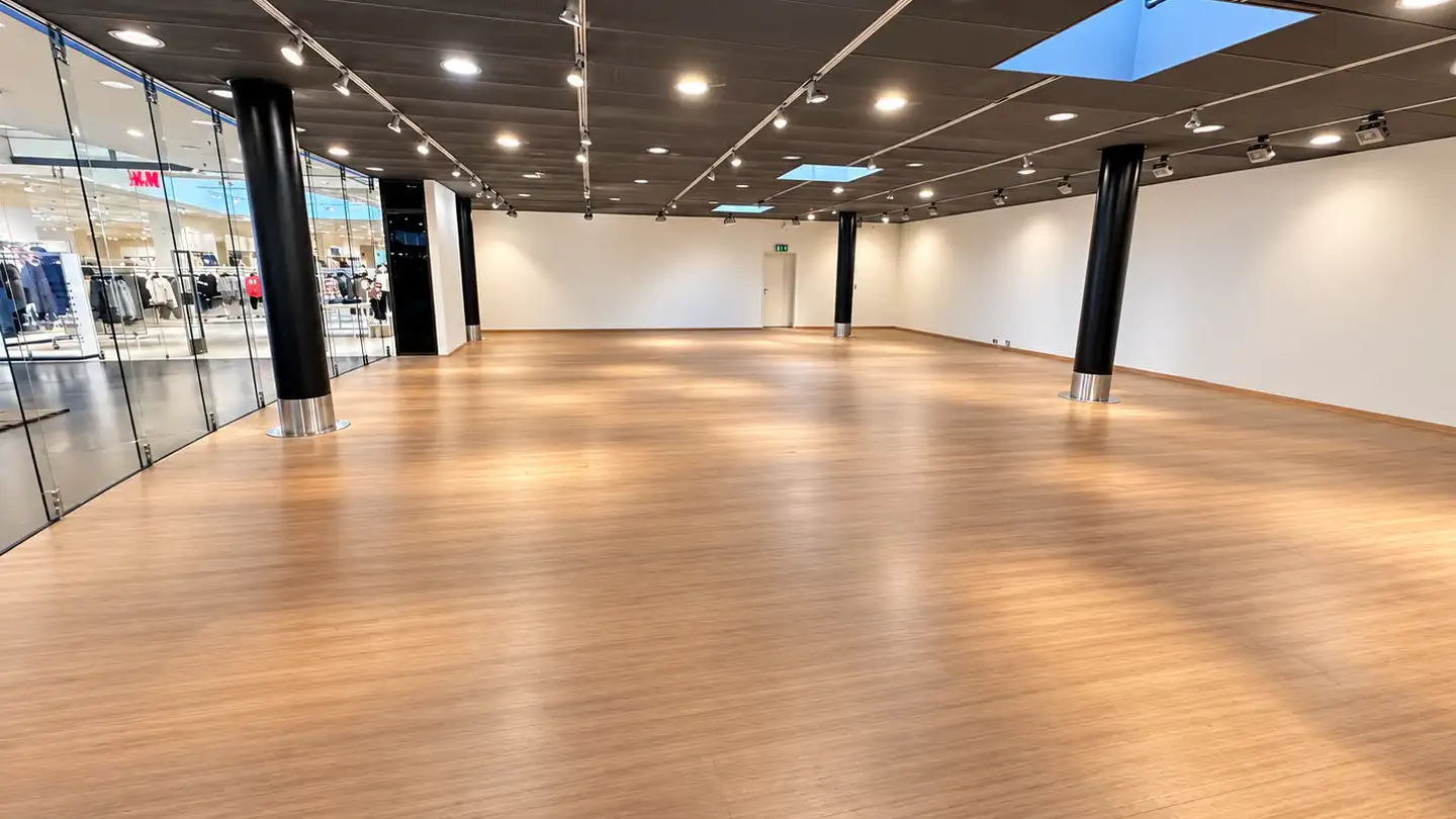 Shopping center for rent - Neue Jonastrasse, 8640 Rapperswil SG