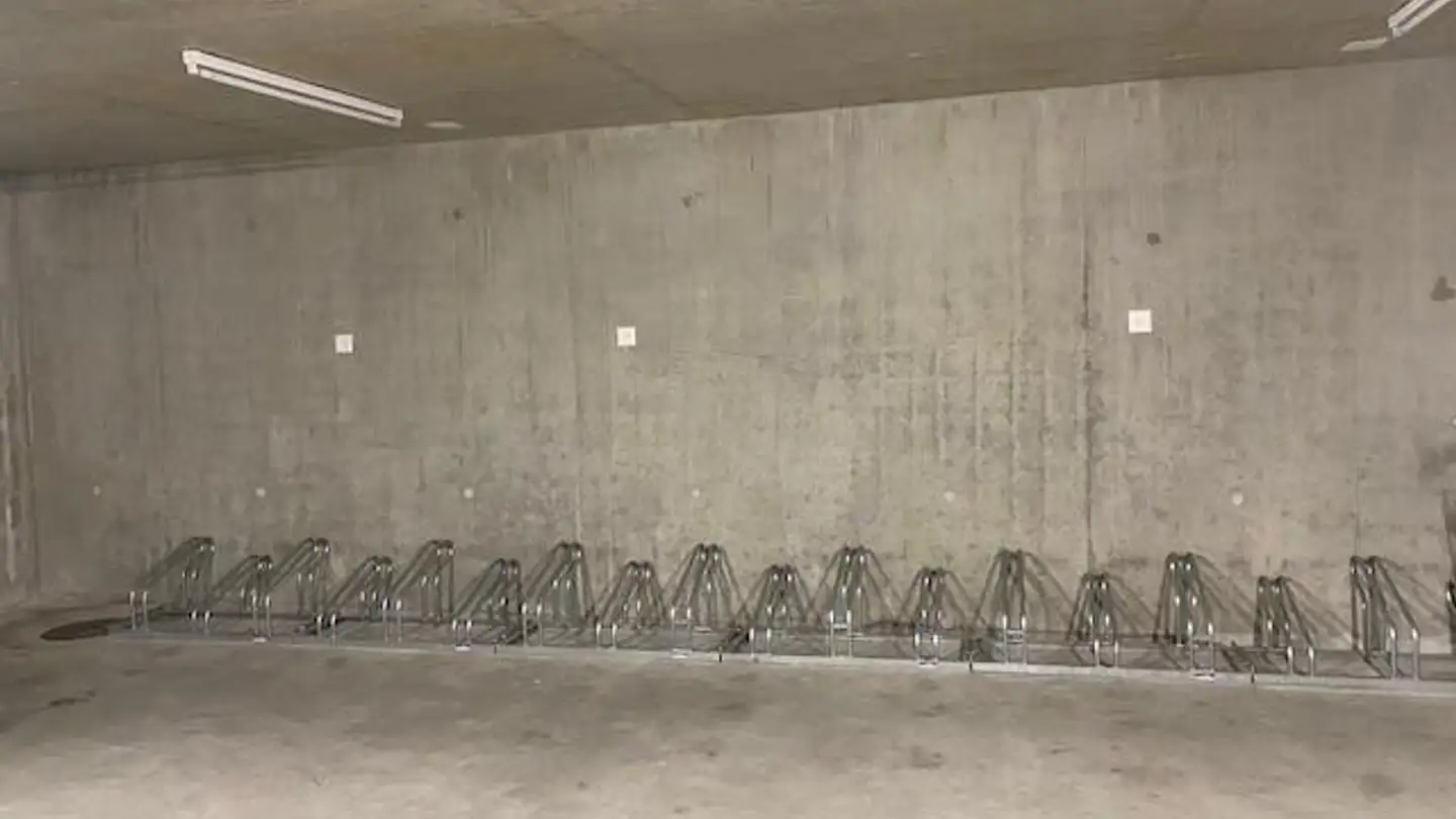 Outdoor parking space for rent - Avenue De La Gare-Des-Eaux-Vives 28, 1208 Genève - Photo 3