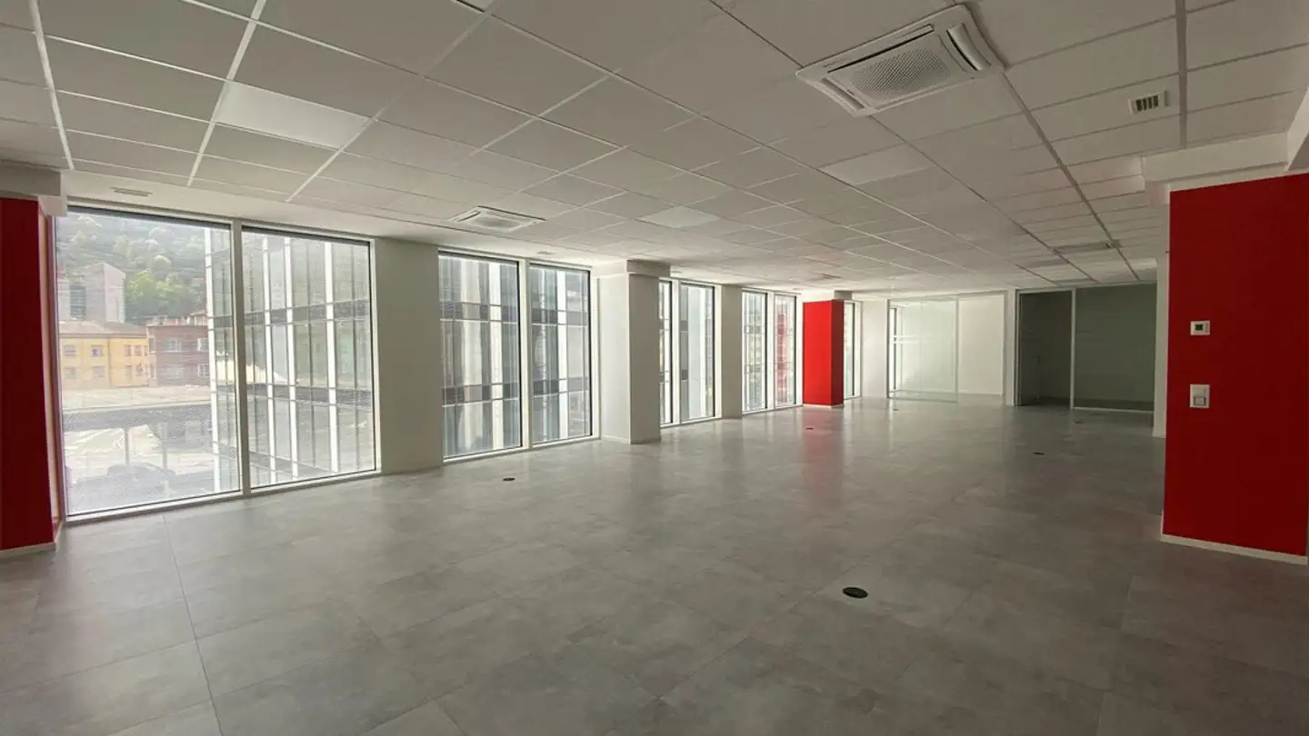 Bureau à louer - Via Maestri Comacini 4, 6830 Chiasso