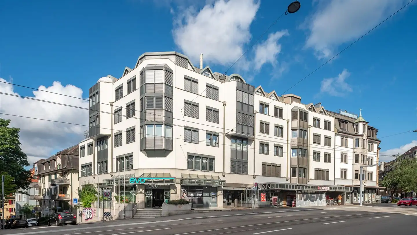 Place de parking extérieure à louer - Schwandenacker 48, 8052 Zürich