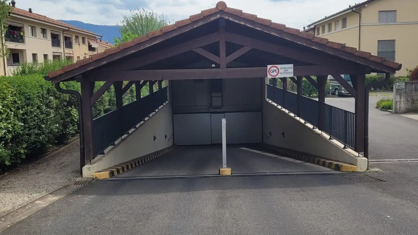 Outdoor parking space for rent - Chemin Du Bocage 1, 1213 Onex