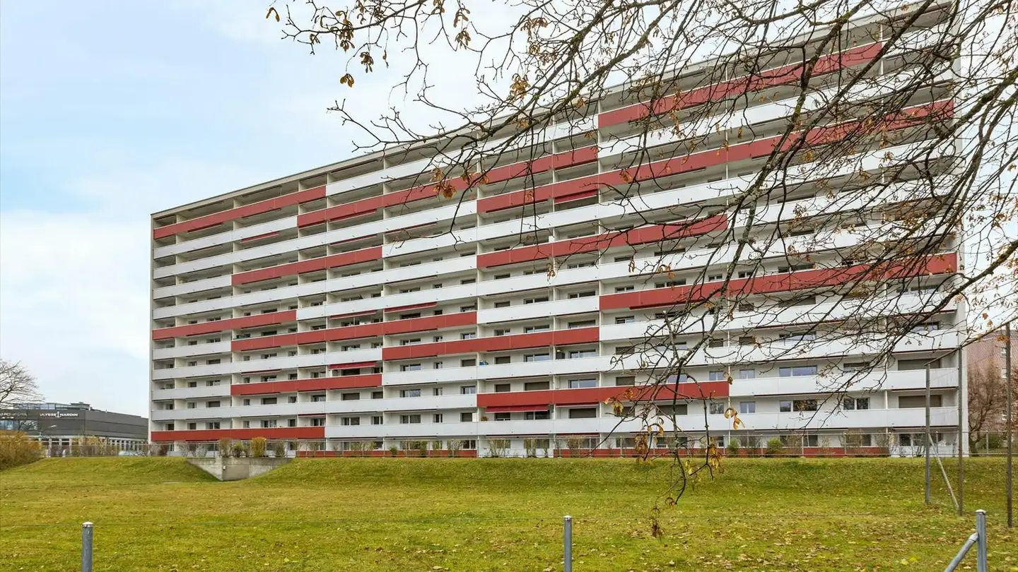 Parcheggio esterno in affitto - Rue Des Crêtets, 2300 La Chaux-de-Fonds
