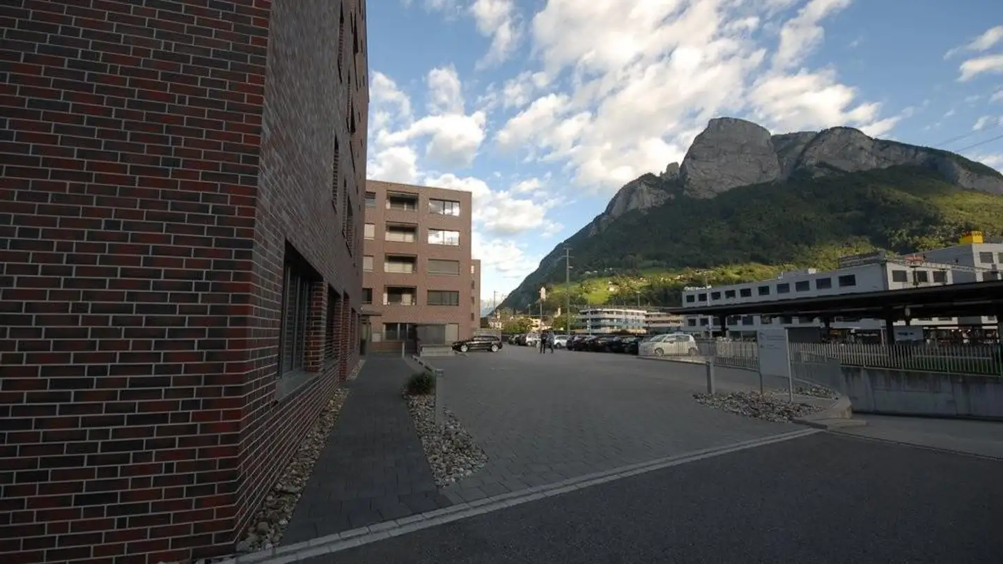 Place de parking souterraine à louer - Ragazerstrasse 7, 7320 Sargans
