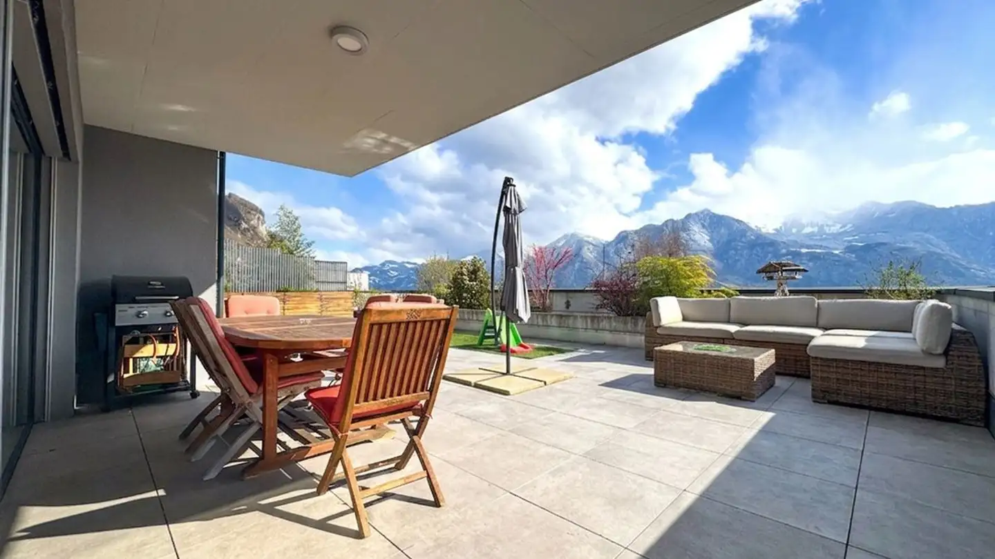 Stepped house for sale - 1896 Miex