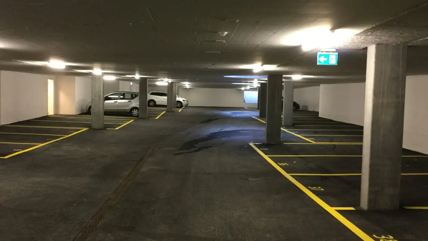 Place de parking souterraine à louer - Ammerswilerstrasse 31a, 5600 Lenzburg - Photo 2