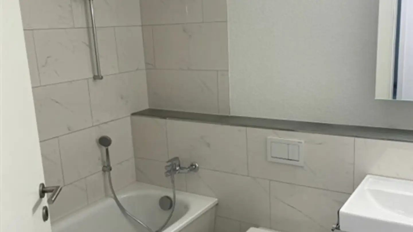 Appartamento in affitto - Obere Dorfstrasse 12, 5034 Suhr - Photo 4