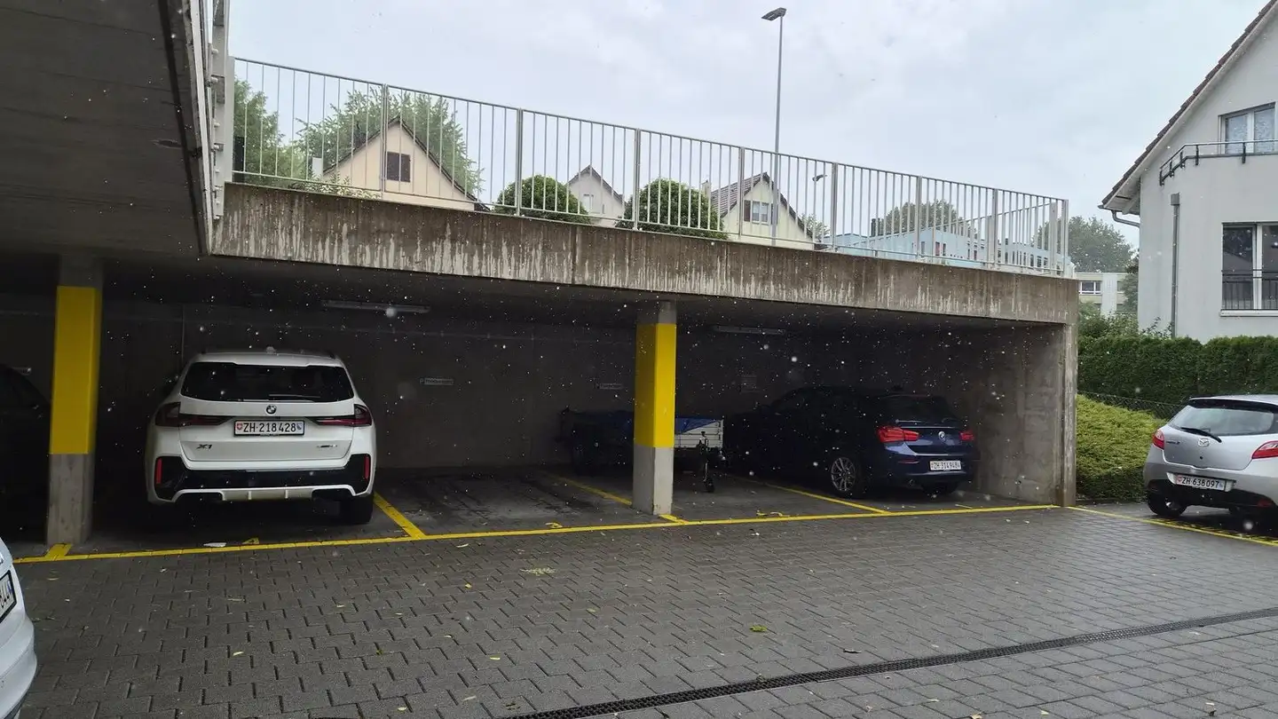 Place de parking extérieure à louer - Wallisellerstrasse 122, 8152 Opfikon