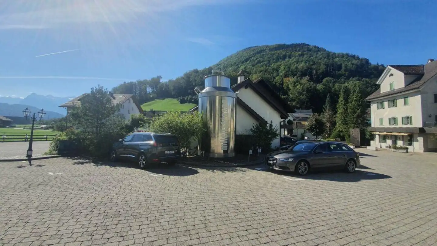 Place de parking extérieure à louer - Milchstrasse, 6423 Seewen SZ