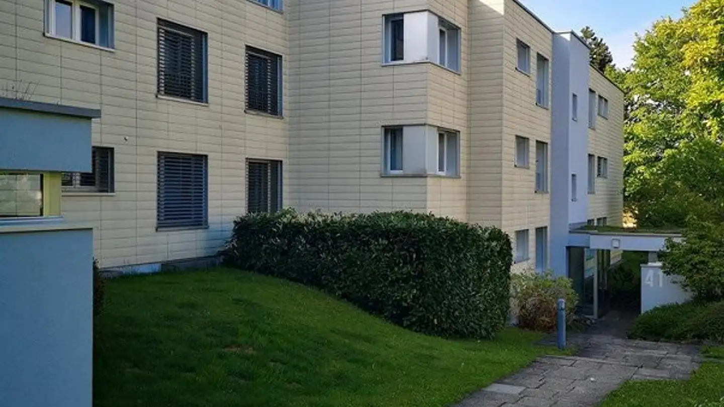 Tiefgaragenstellplatz mieten - Thesenacher 39, 8126 Zumikon