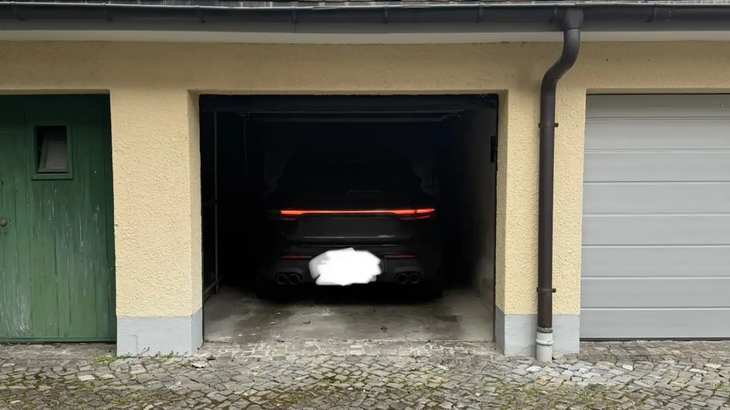 Place de parking extérieure à louer - Höschgasse 83, 8008 Zürich