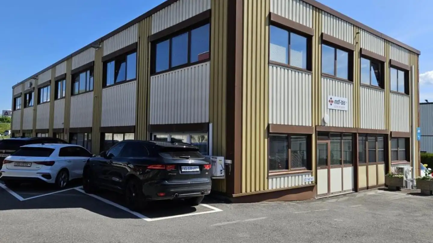 Mixed-use building for sale - 1304 Cossonay-Ville