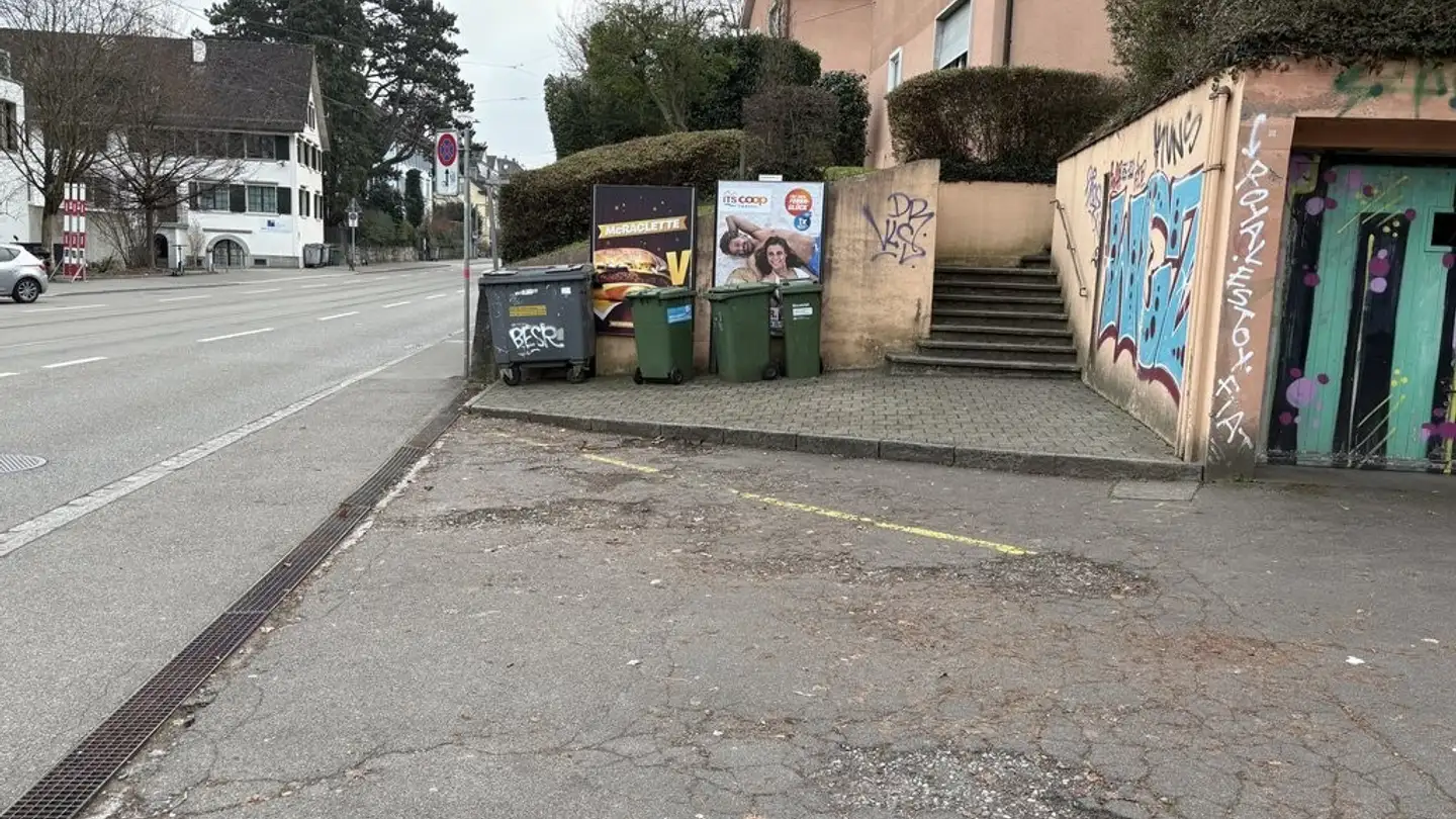 Place de parking extérieure à louer - Seestrasse 246, 8038 Zürich