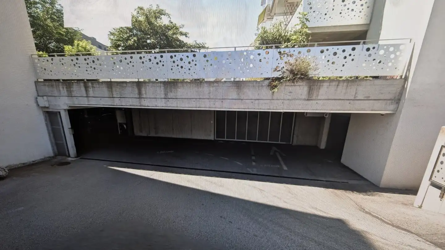 Place de parking extérieure à louer - Avenue Des Platanes 17c, 3960 Sierre - Photo 3