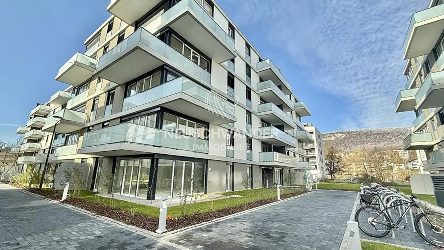 Mixed-use building for rent - 2800 Delémont