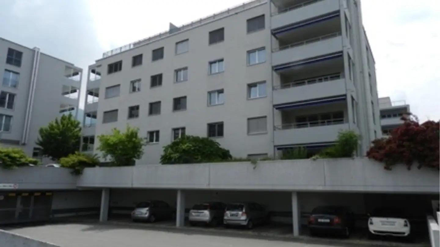 Place de parking extérieure à louer - Etzelstrasse 21, 8808 Pfäffikon SZ