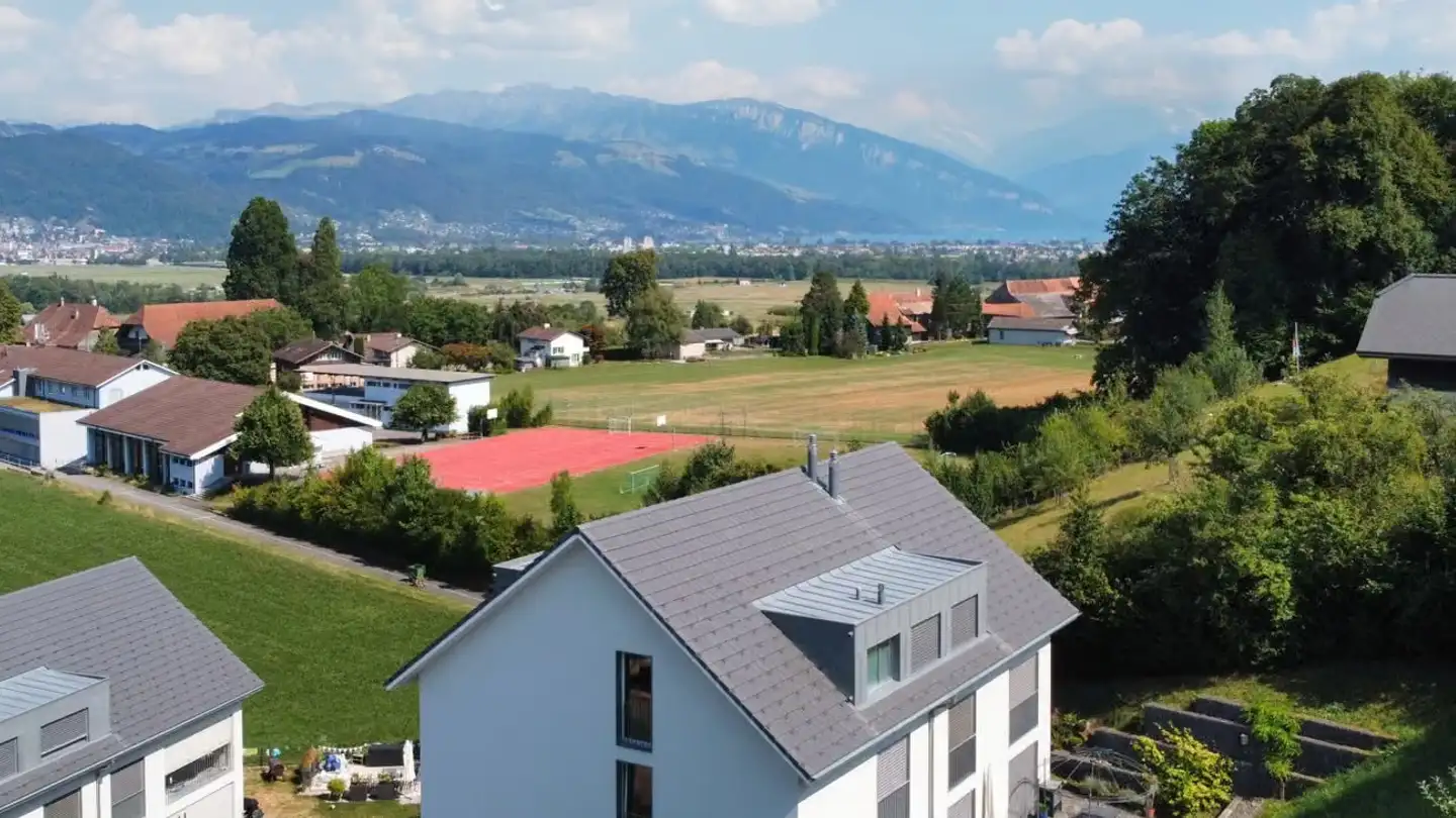 Attique à louer - Wahlenweg 1e, 3634 Thierachern