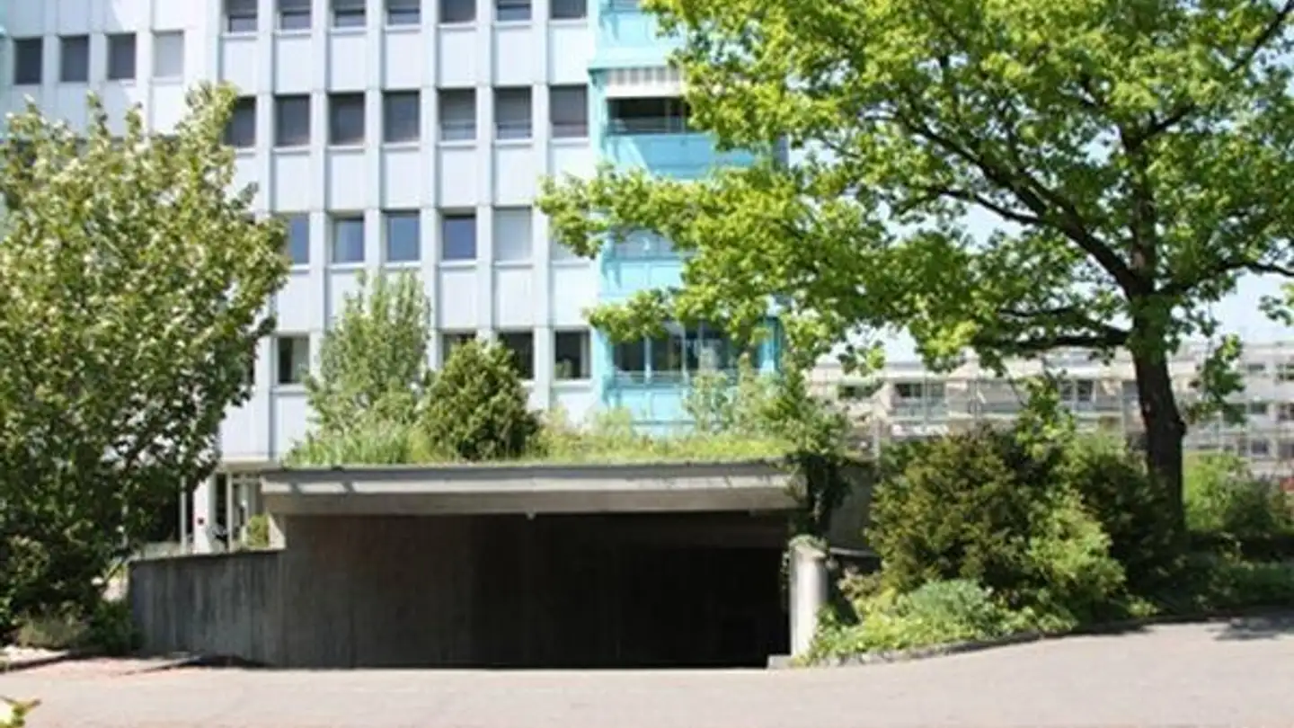 Überdachter Motorradparkplatz mieten - Fabrikstrasse 33a, 4123 Allschwil