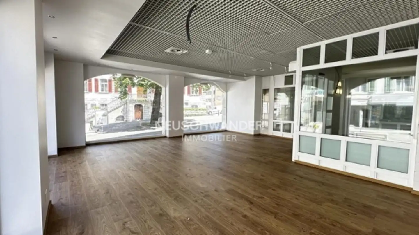 Mixed-use building for rent - 2800 Delémont