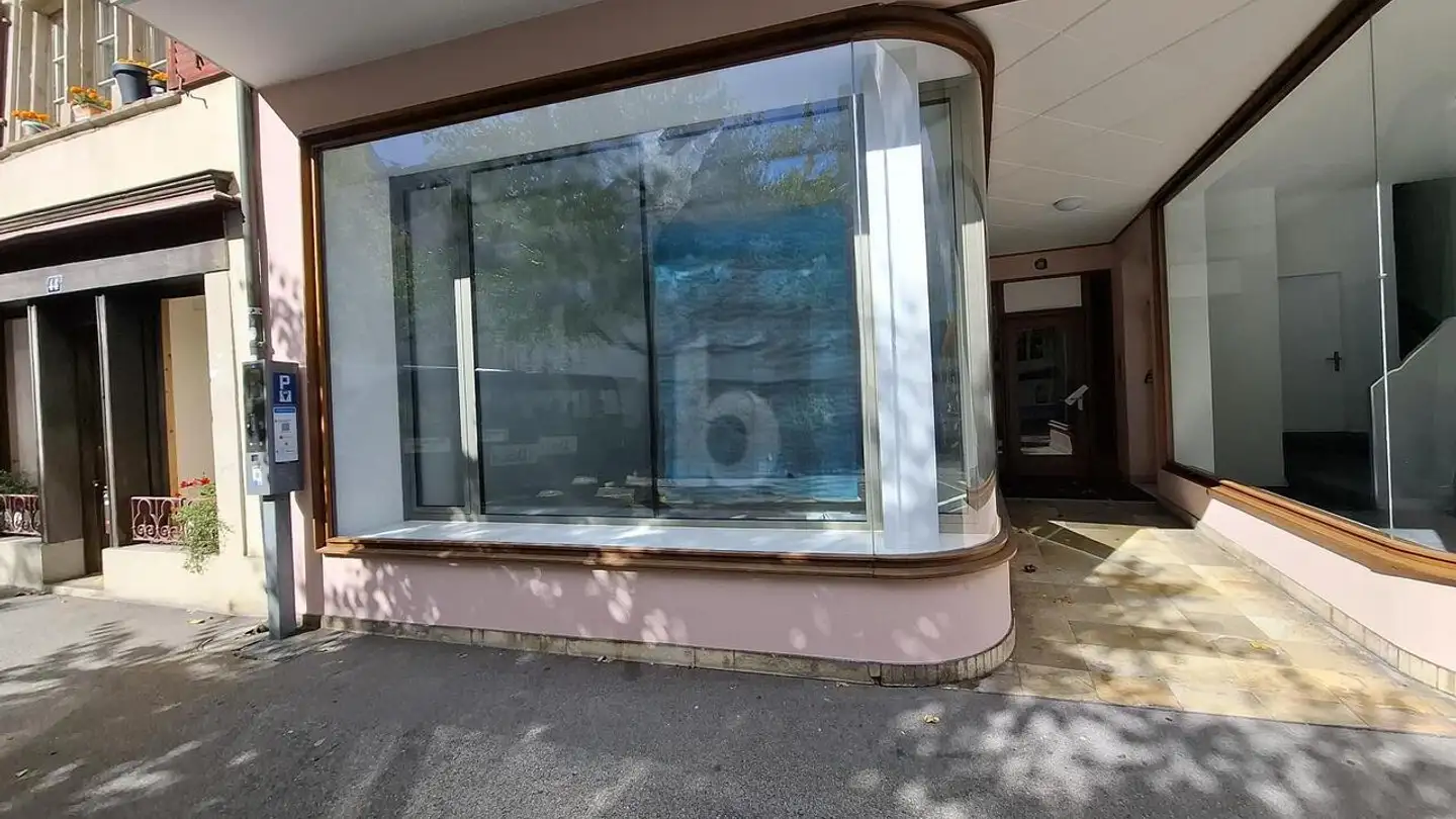 Mixed-use building for rent - 2800 Delémont