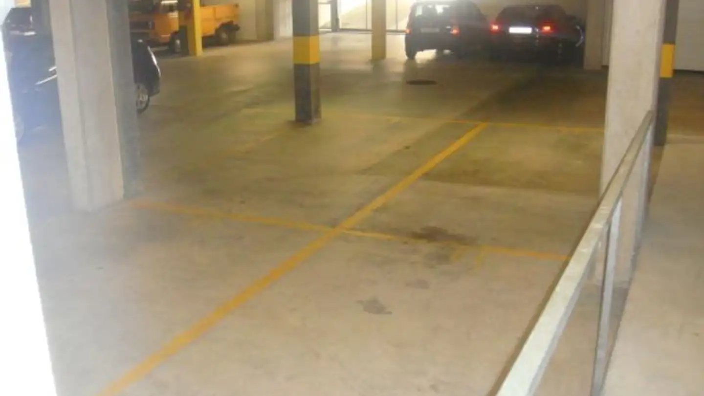 Place de parking souterraine à louer - Aarauerstrasse 8, 5600 Lenzburg - Photo 2