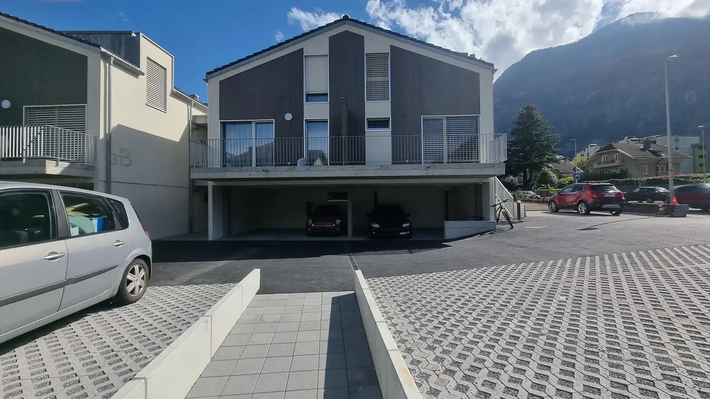 Place de parking extérieure à louer - 1890 St-Maurice