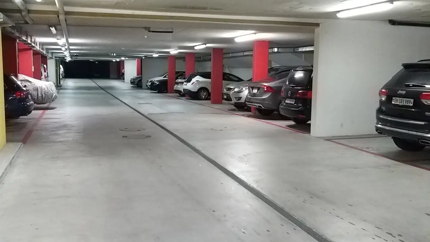 Parcheggio sotterraneo in affitto - Üetlirain 2, 8143 Stallikon