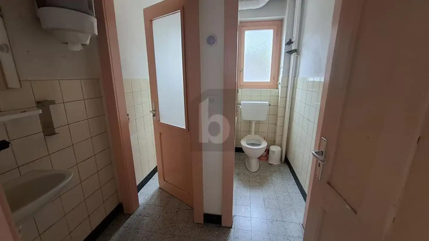 Commercial for sale - 2738 Court - Photo 4