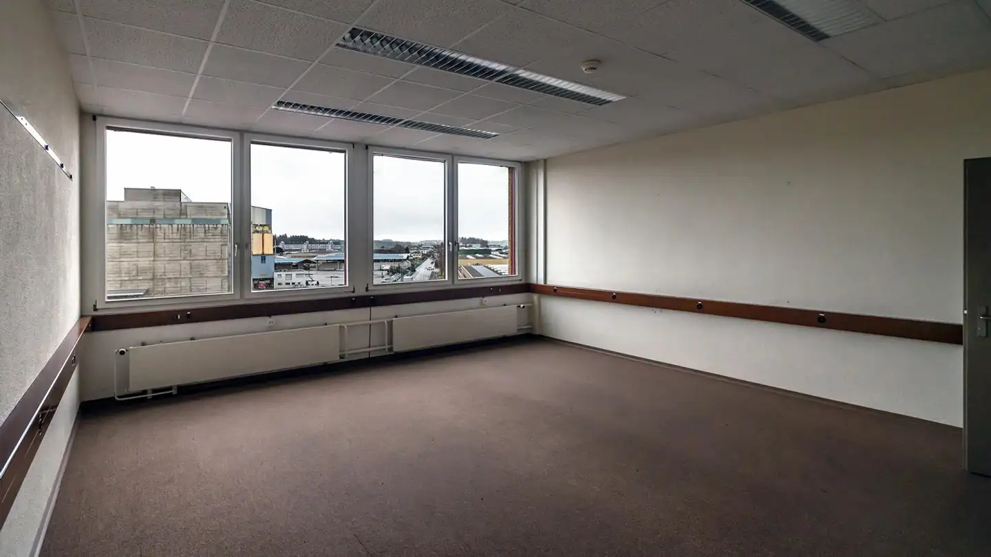 Commerciale in affitto - Unterfeldstrasse 5, 8340 Hinwil - Photo 3