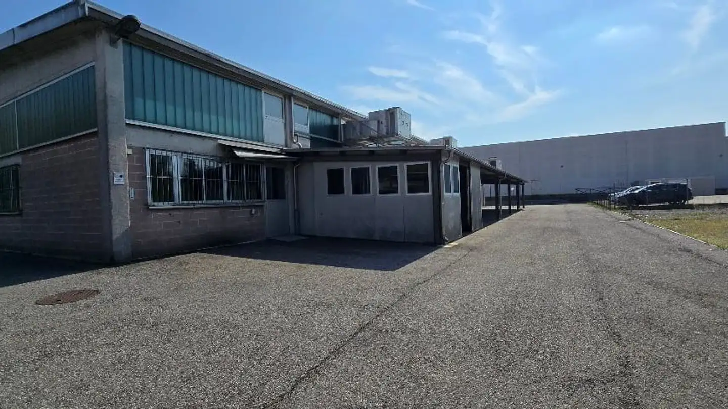 Grande magazzino in affitto - Via Ponte Laveggio, 6853 Ligornetto - Photo 3