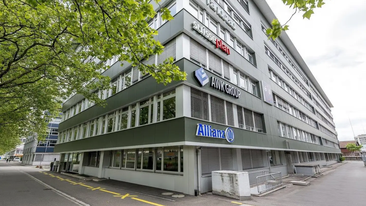 Commercial à louer - Thurgauerstrasse 60, 8050 Zürich
