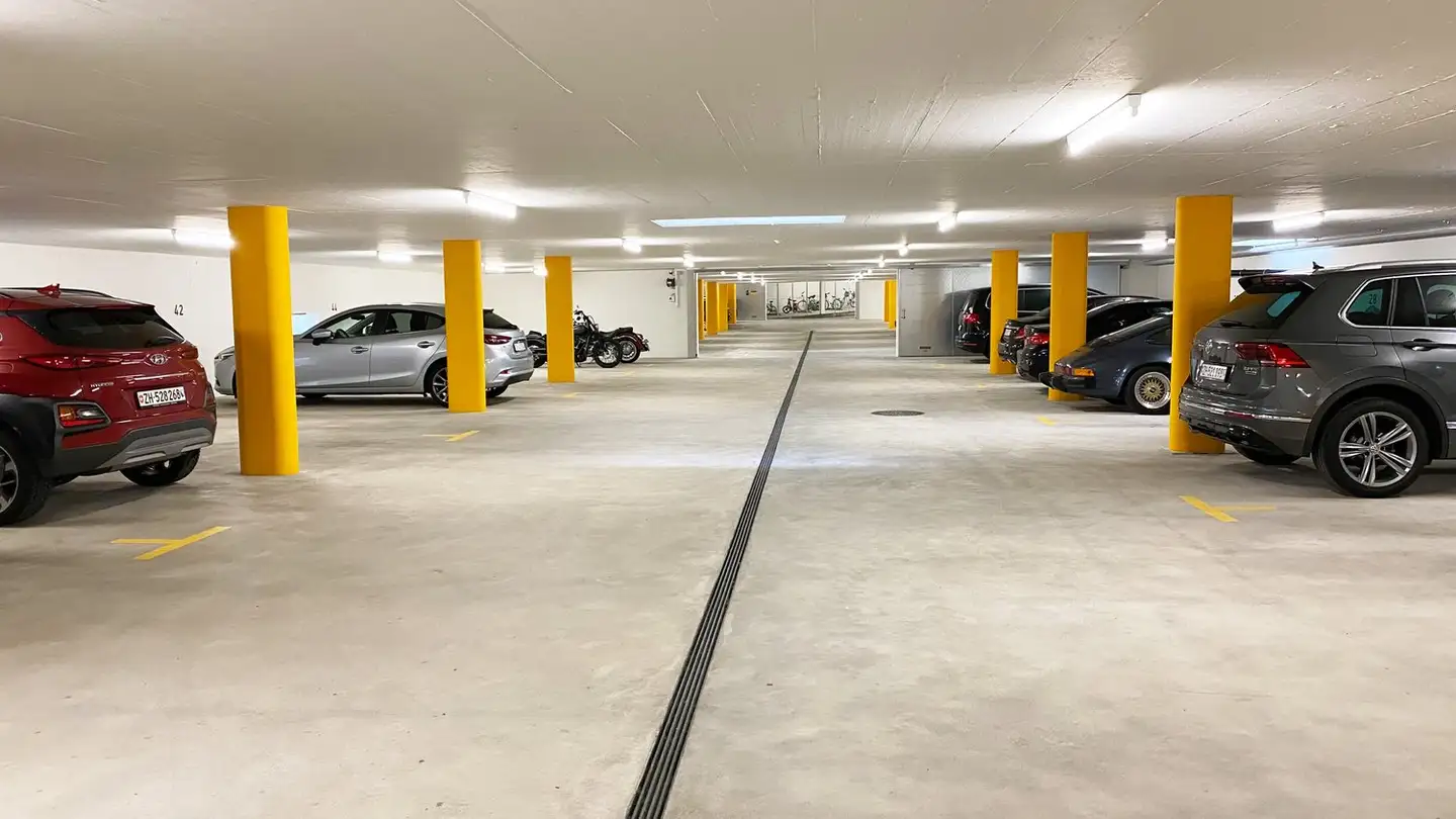 Place de parking souterraine à louer - Witenwisenstrasse 8, 8180 Bülach
