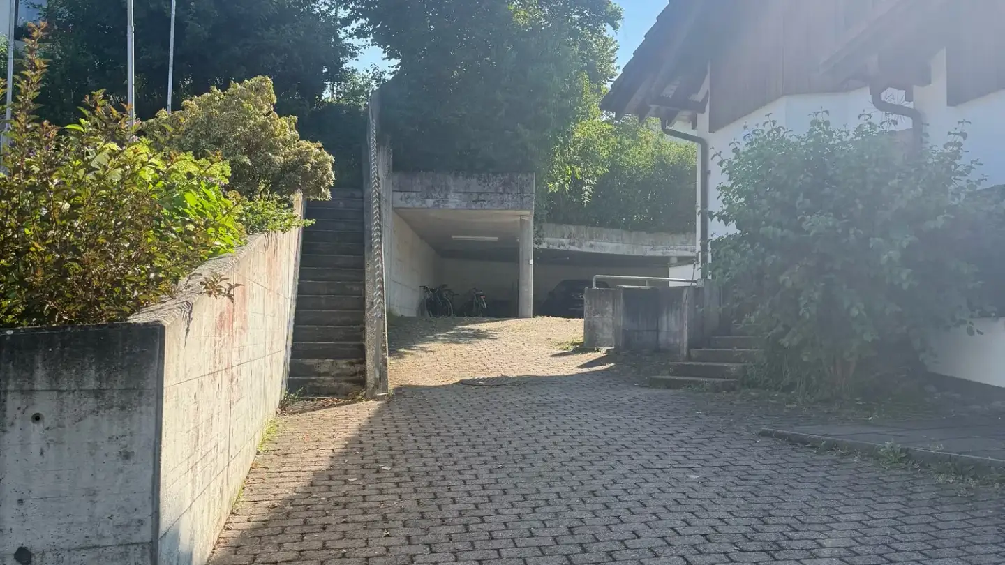 Outdoor parking space for rent - Risistrasse 34a, 8903 Birmensdorf ZH - Photo 2