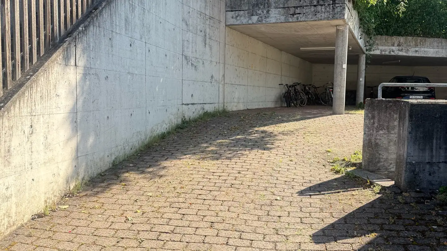 Outdoor parking space for rent - Risistrasse 34a, 8903 Birmensdorf ZH - Photo 3
