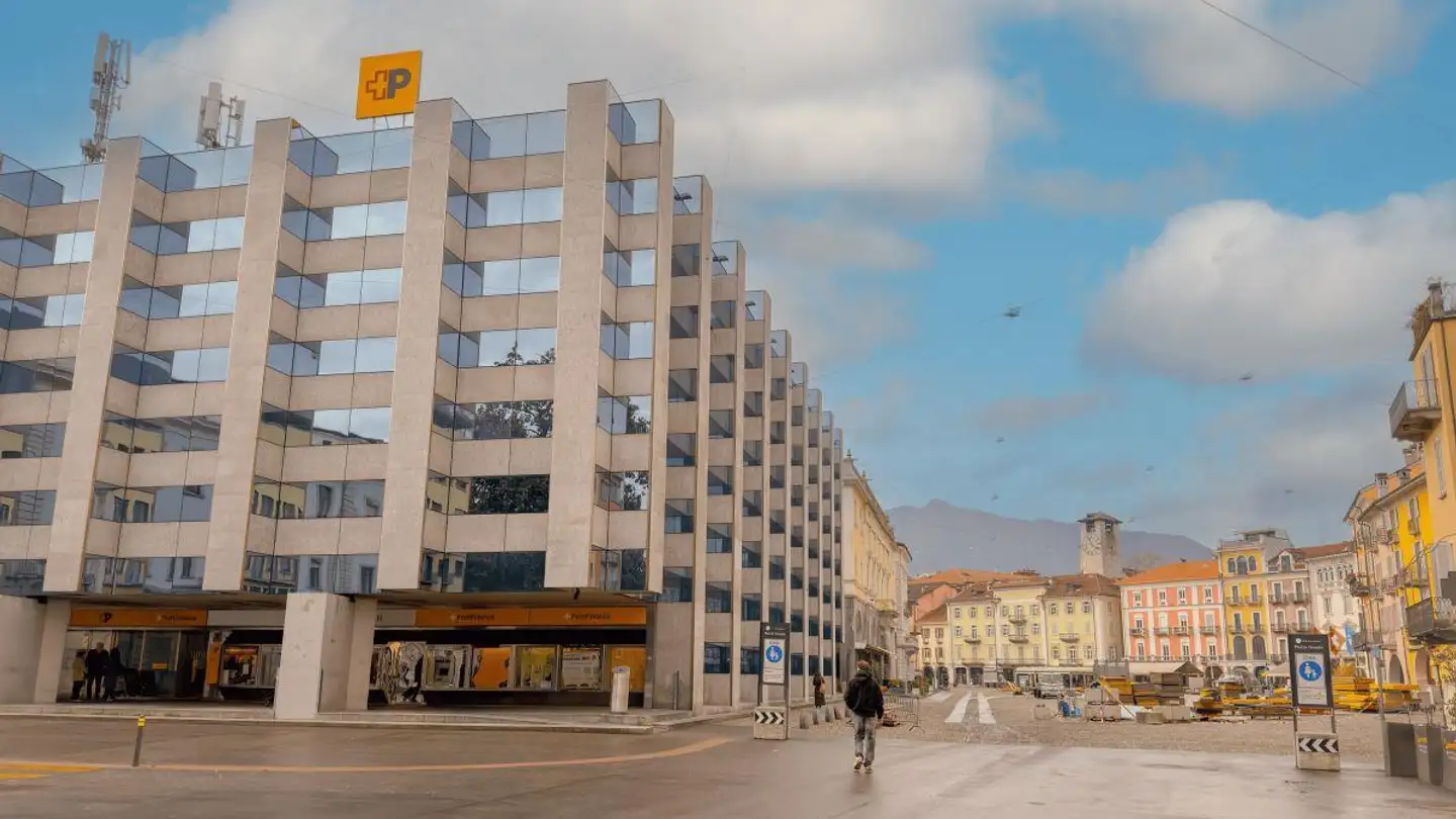 Bureau à louer - Piazza Grande 3, 6600 Locarno